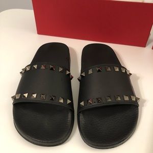 SALE✨Valentino Garavani Rockstud Pool Slide Sandal
